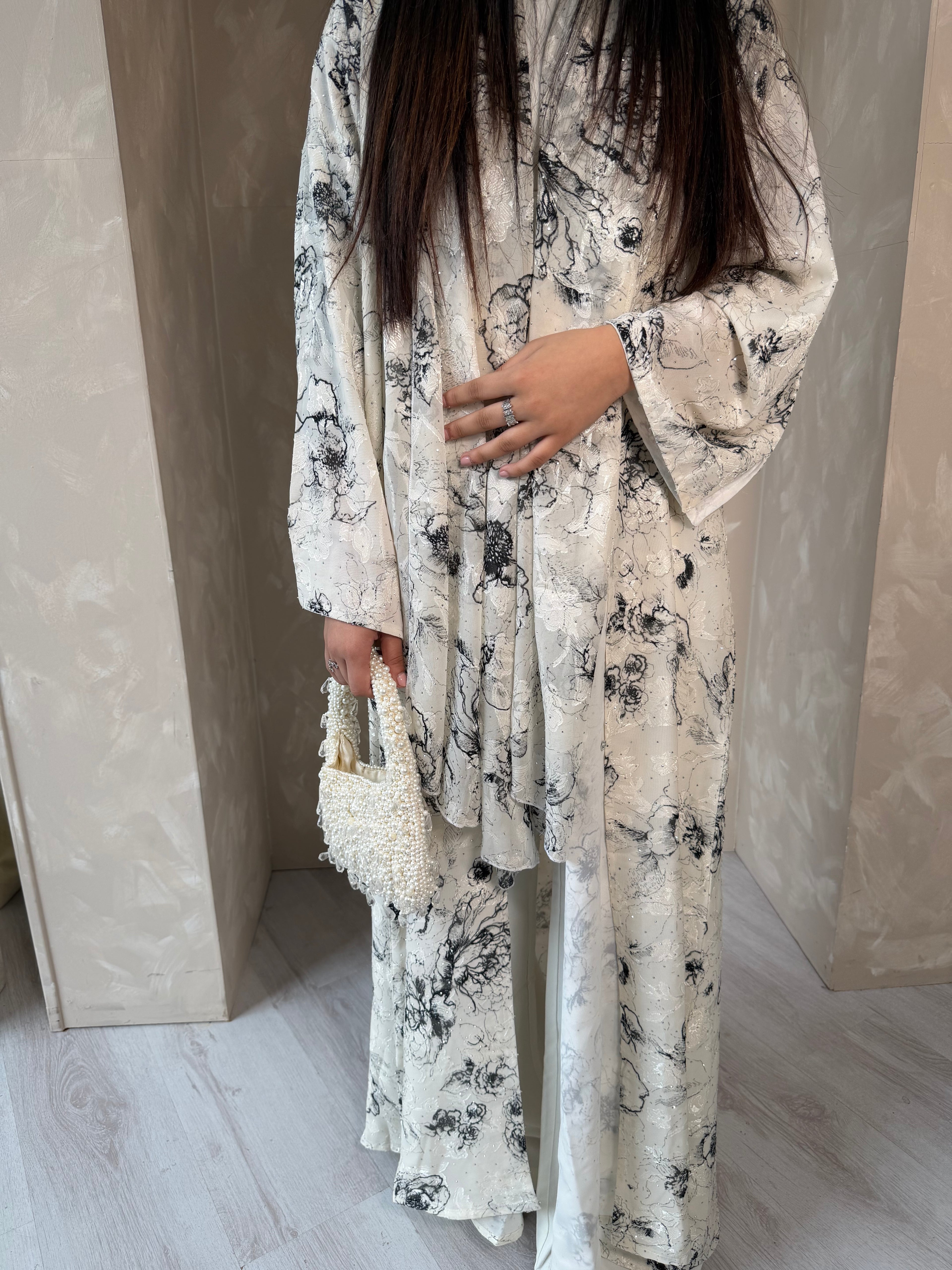 Zahra Abaya - Off White & Black